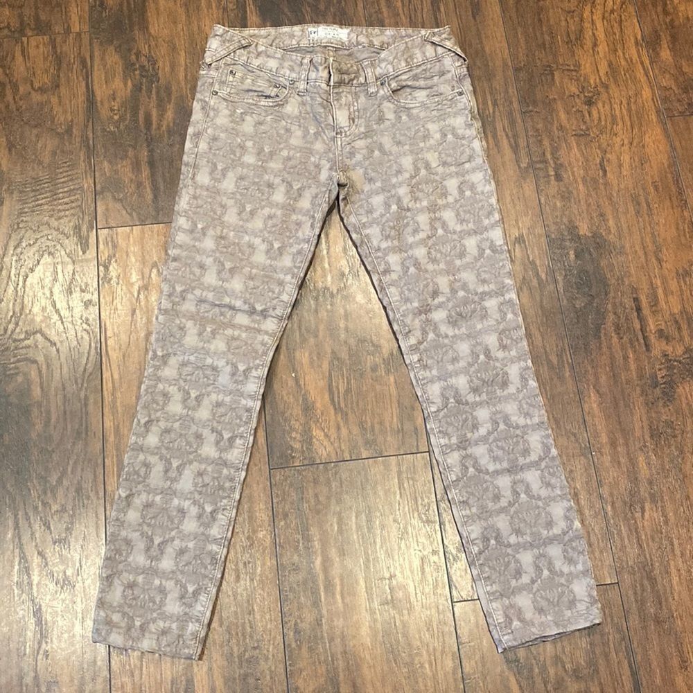 Free People Skinny‎ Jeans Embossed Damask Cream Ivory Women's size 25 EUC